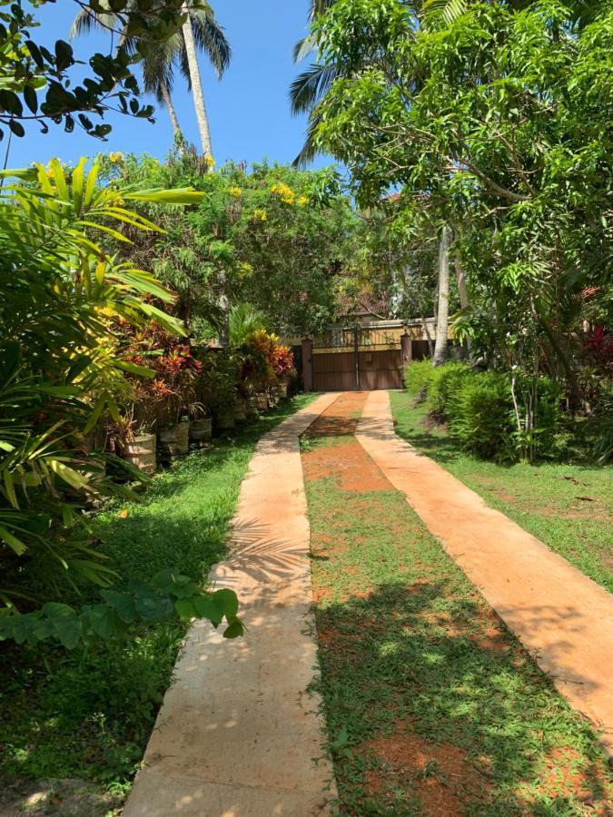 Tranquil Private Villa Near Bentota Beach ภายนอก รูปภาพ